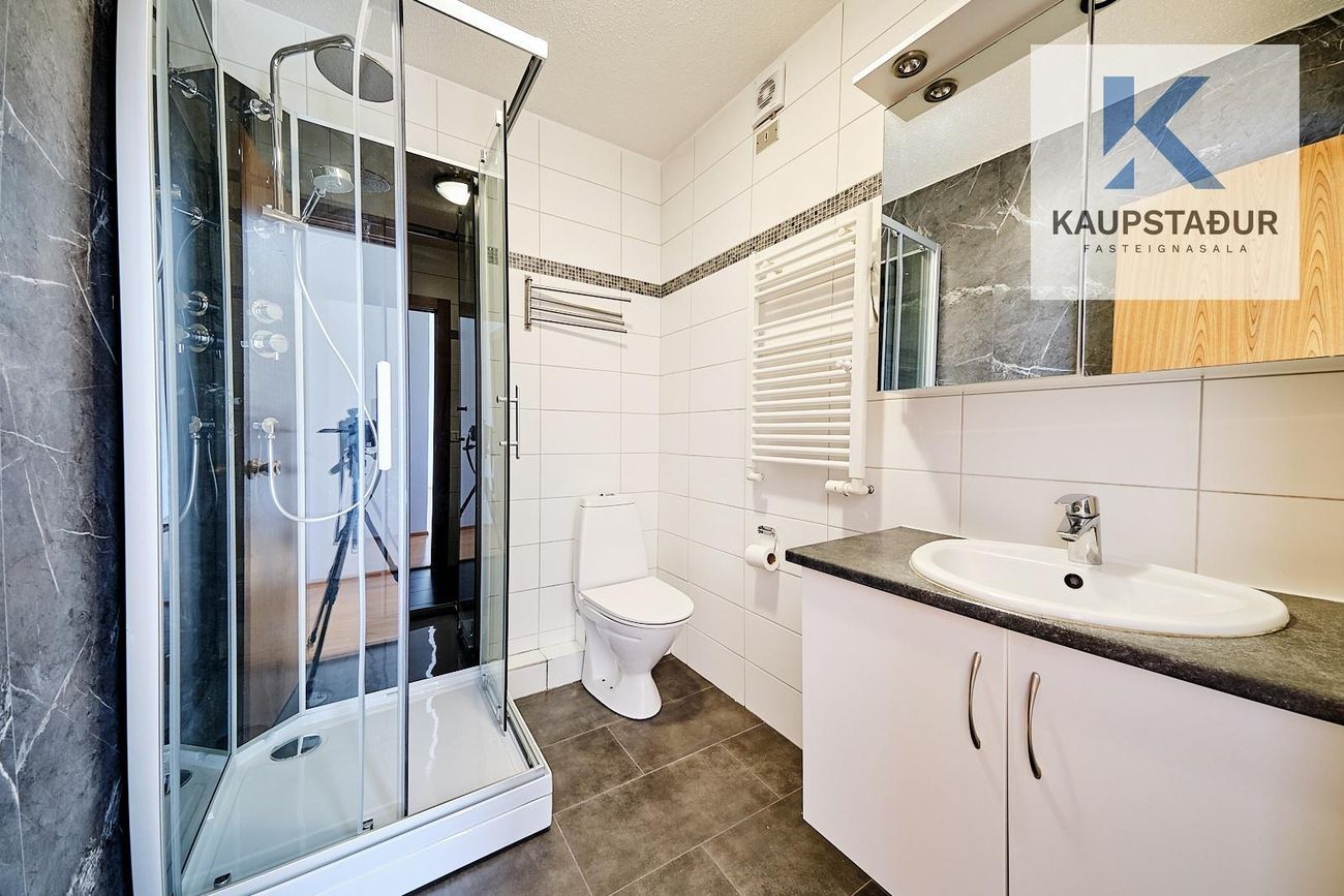 Vallarbraut 9, 300 Akranes