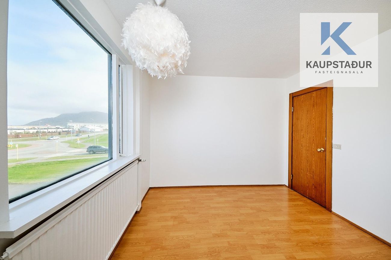 Vallarbraut 9, 300 Akranes