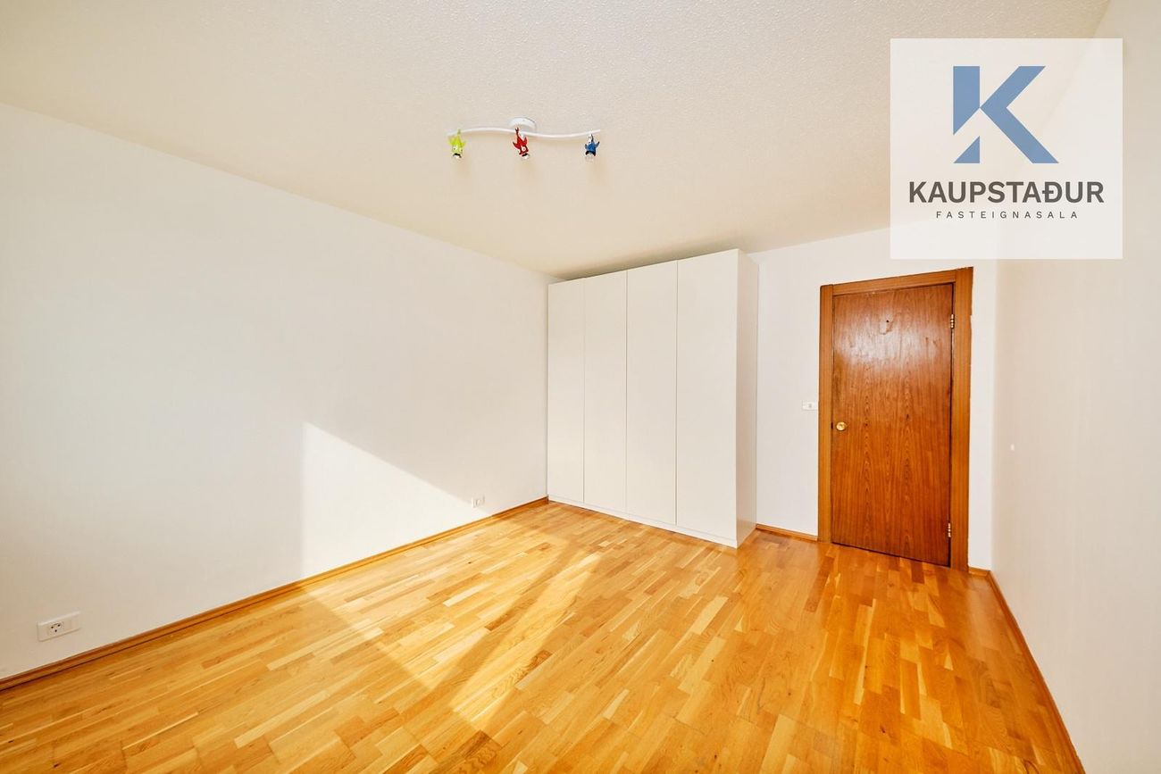 Vallarbraut 9, 300 Akranes