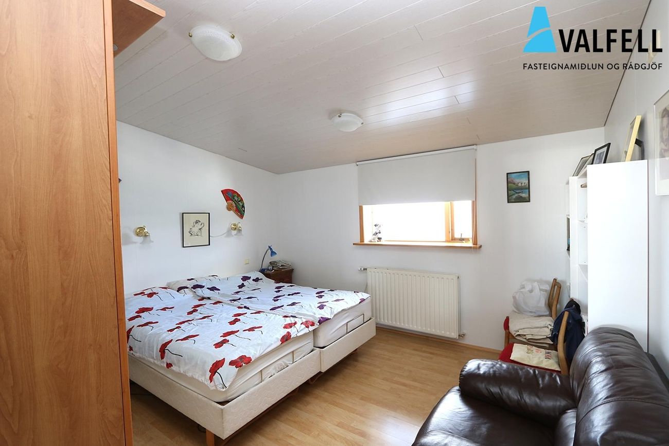 Ásfell 1 - 0201, 301 Hval