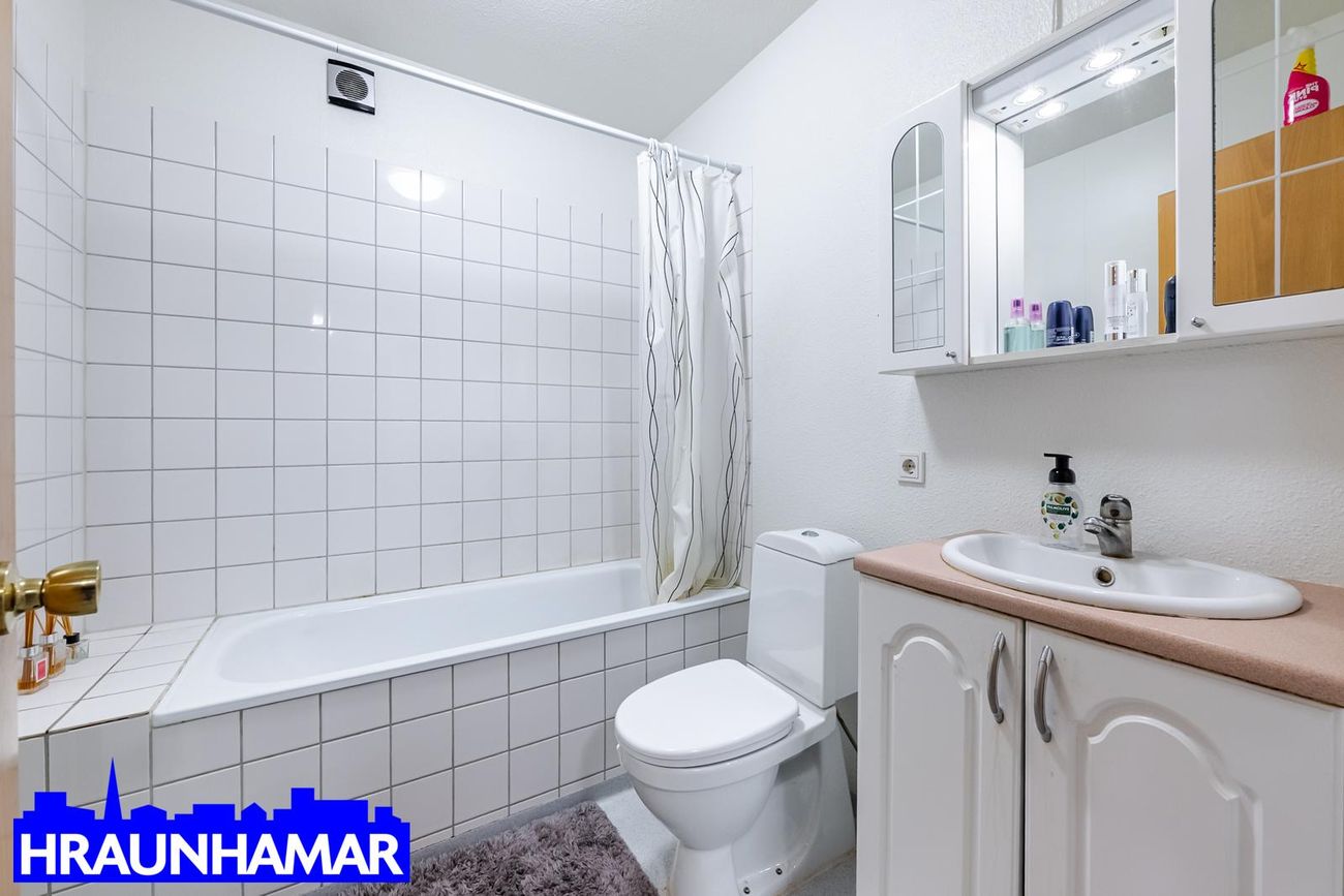 Hvammabraut 12, 220 Hafnarfjörður