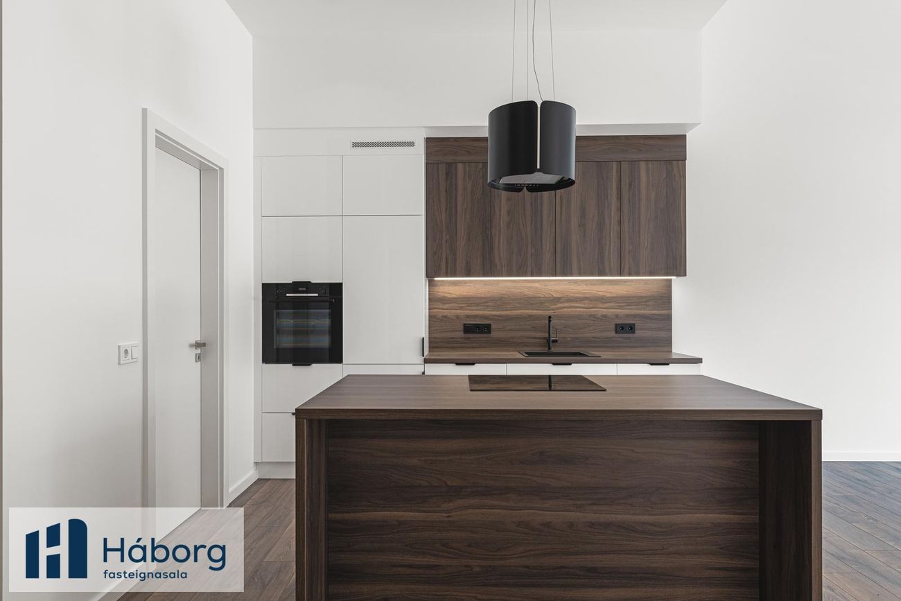 Grensásvegur 1A, 108 Reykjavík
