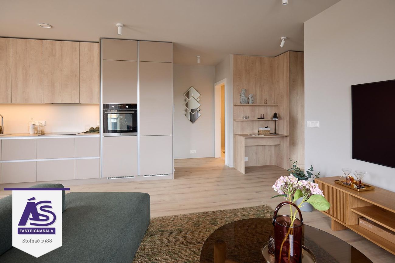 Baughamar 7, 221 Hafnarfjörður