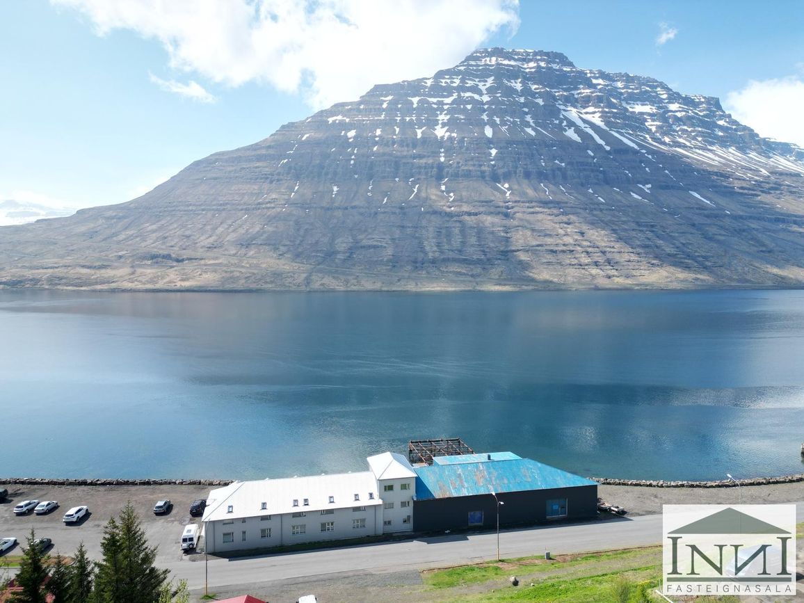 Strandgata 64, 735 Fjarða