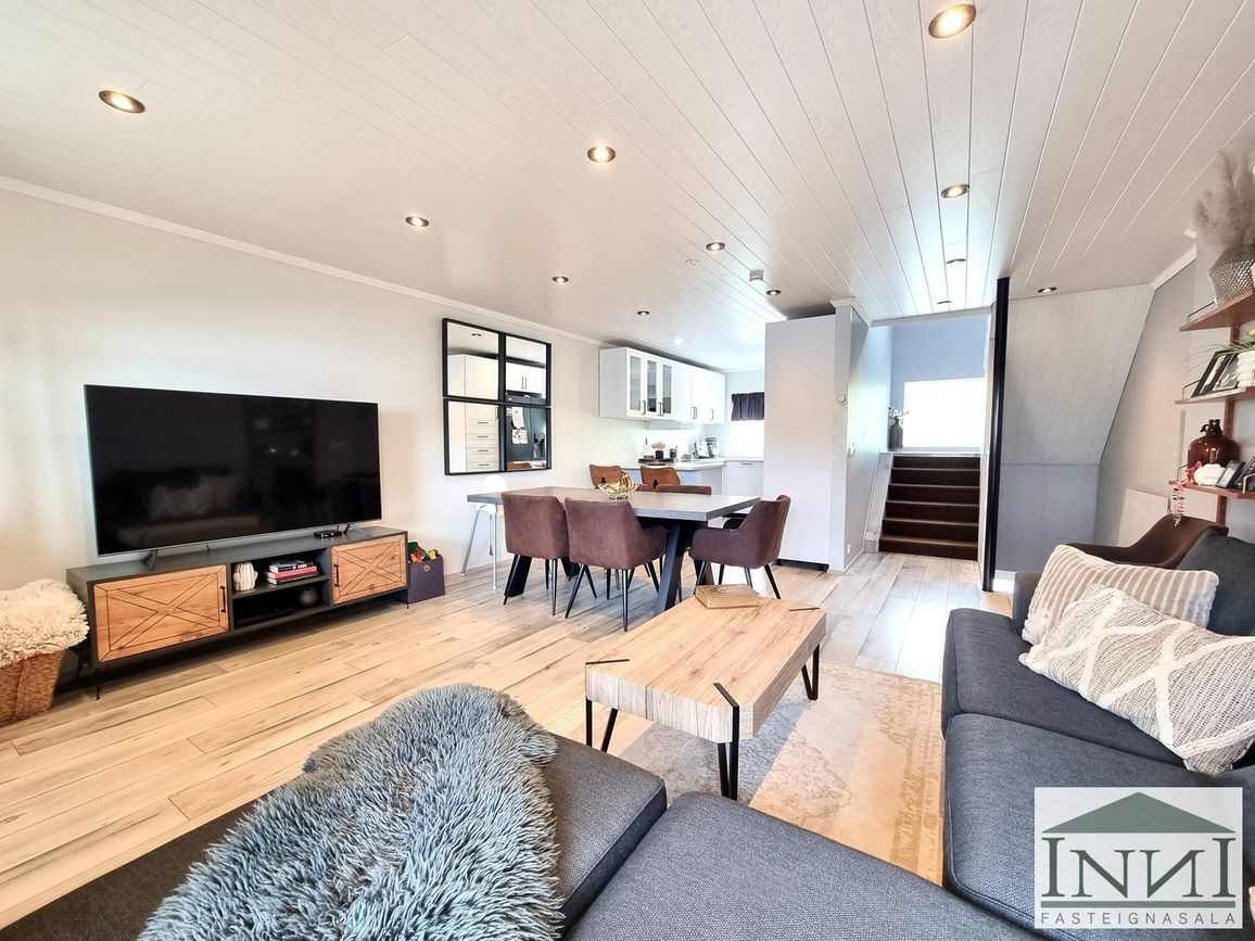 Strandgata 64, 735 Fjarða
