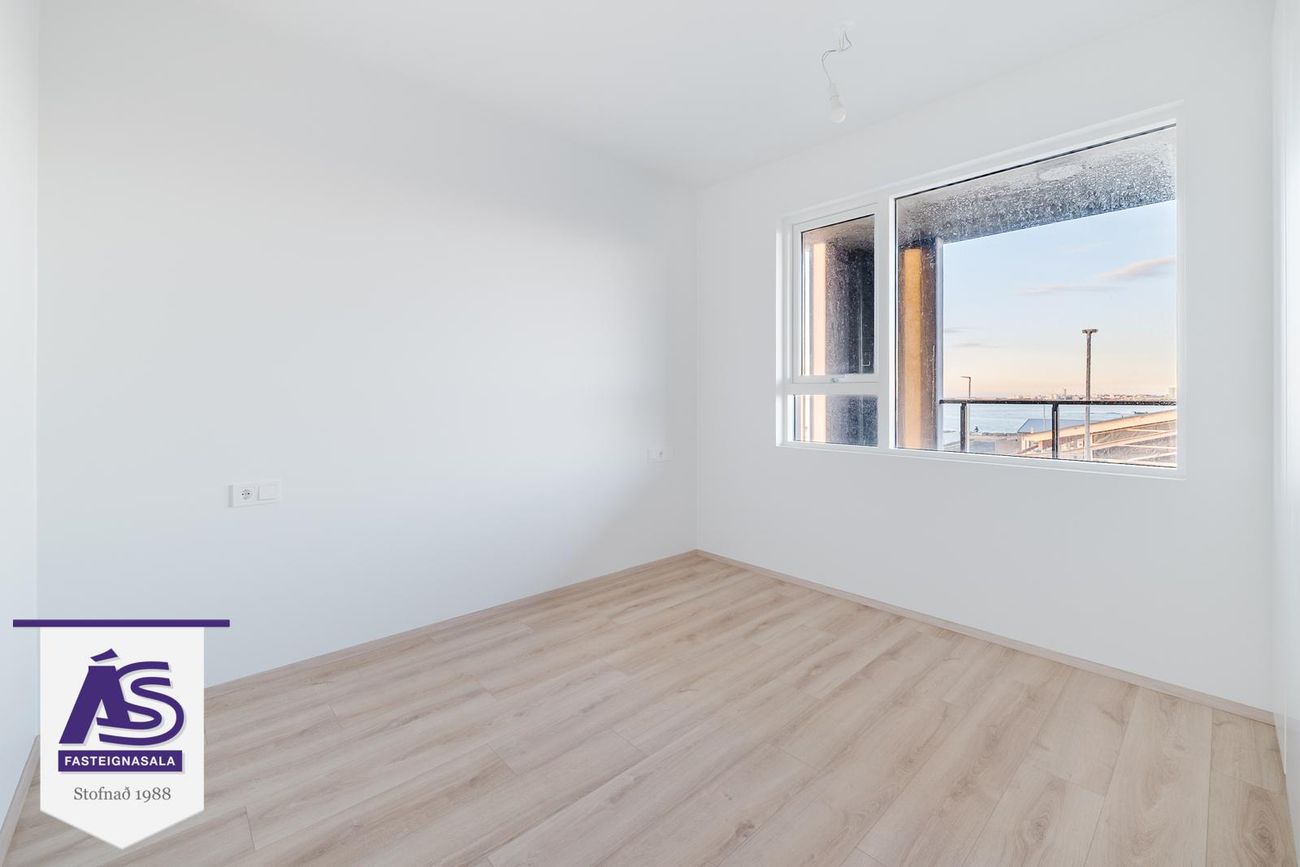 Ásvellir 1B - 0103, 301 Hval