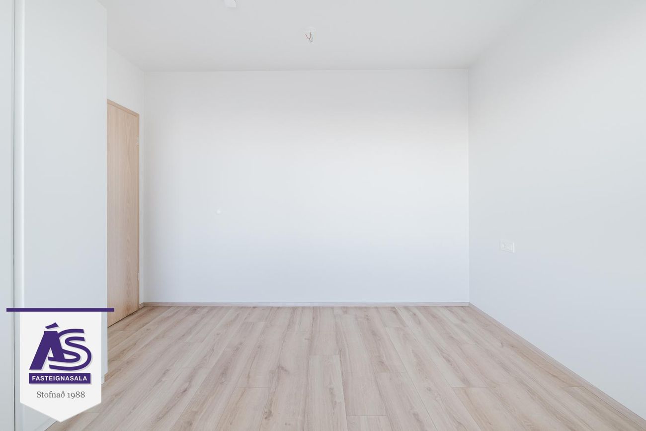 Ásvellir 1B - 0103, 301 Hval