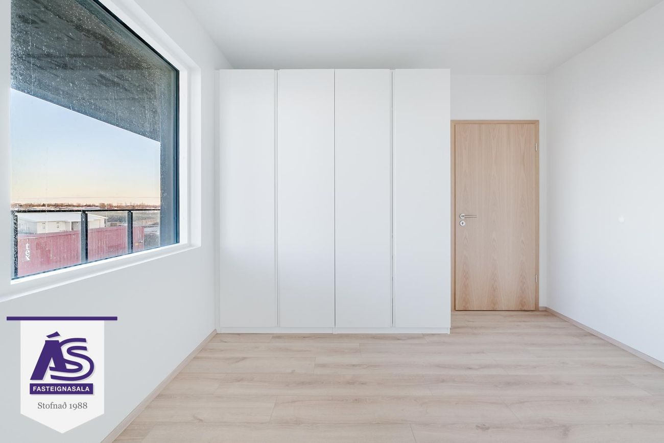 Ásvellir 1B - 0103, 301 Hval