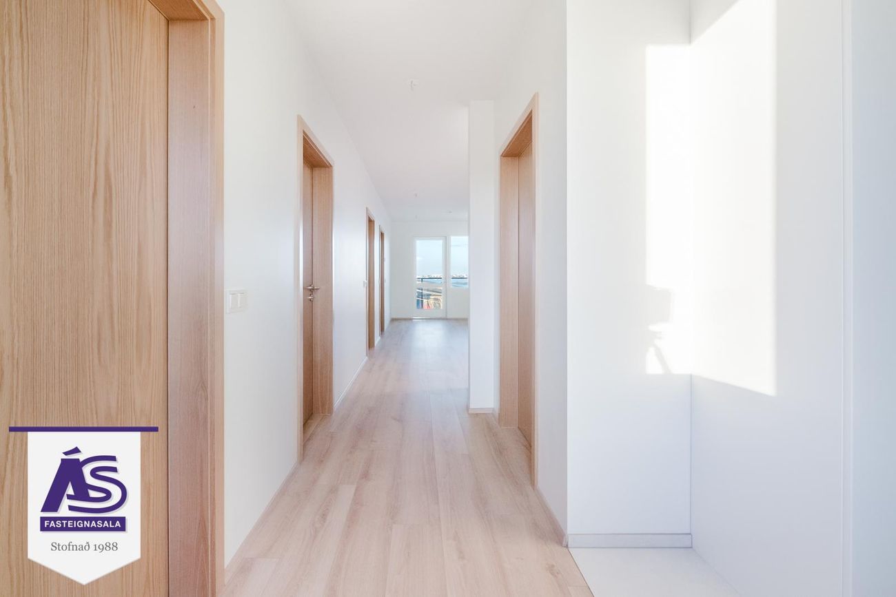 Ásvellir 1B - 0103, 301 Hval