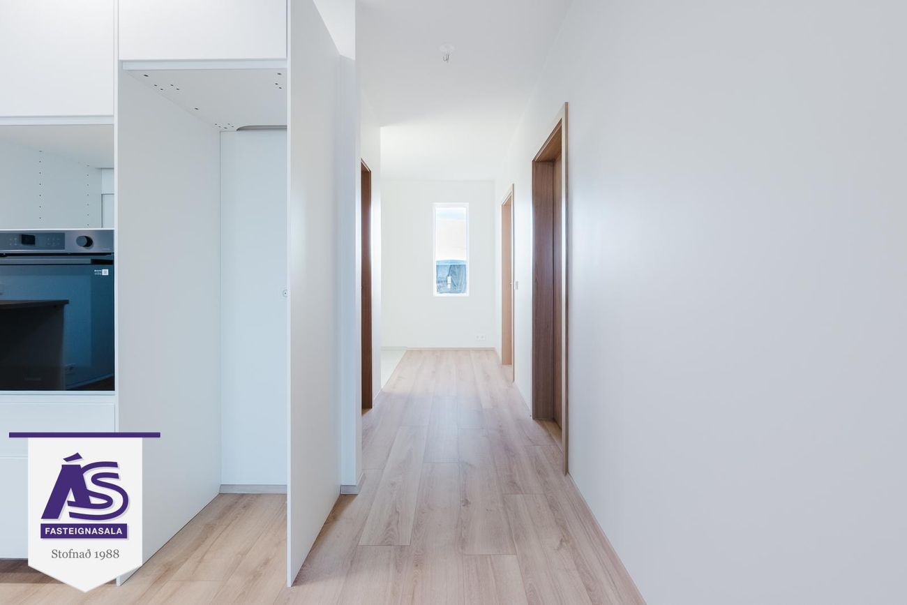 Ásvellir 1B - 0103, 301 Hval