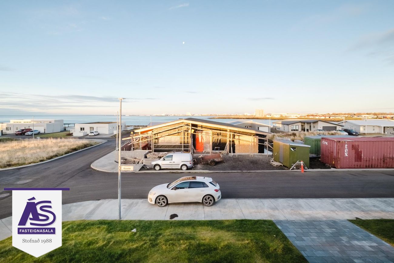 Ásvellir 1B - 0103, 301 Hval