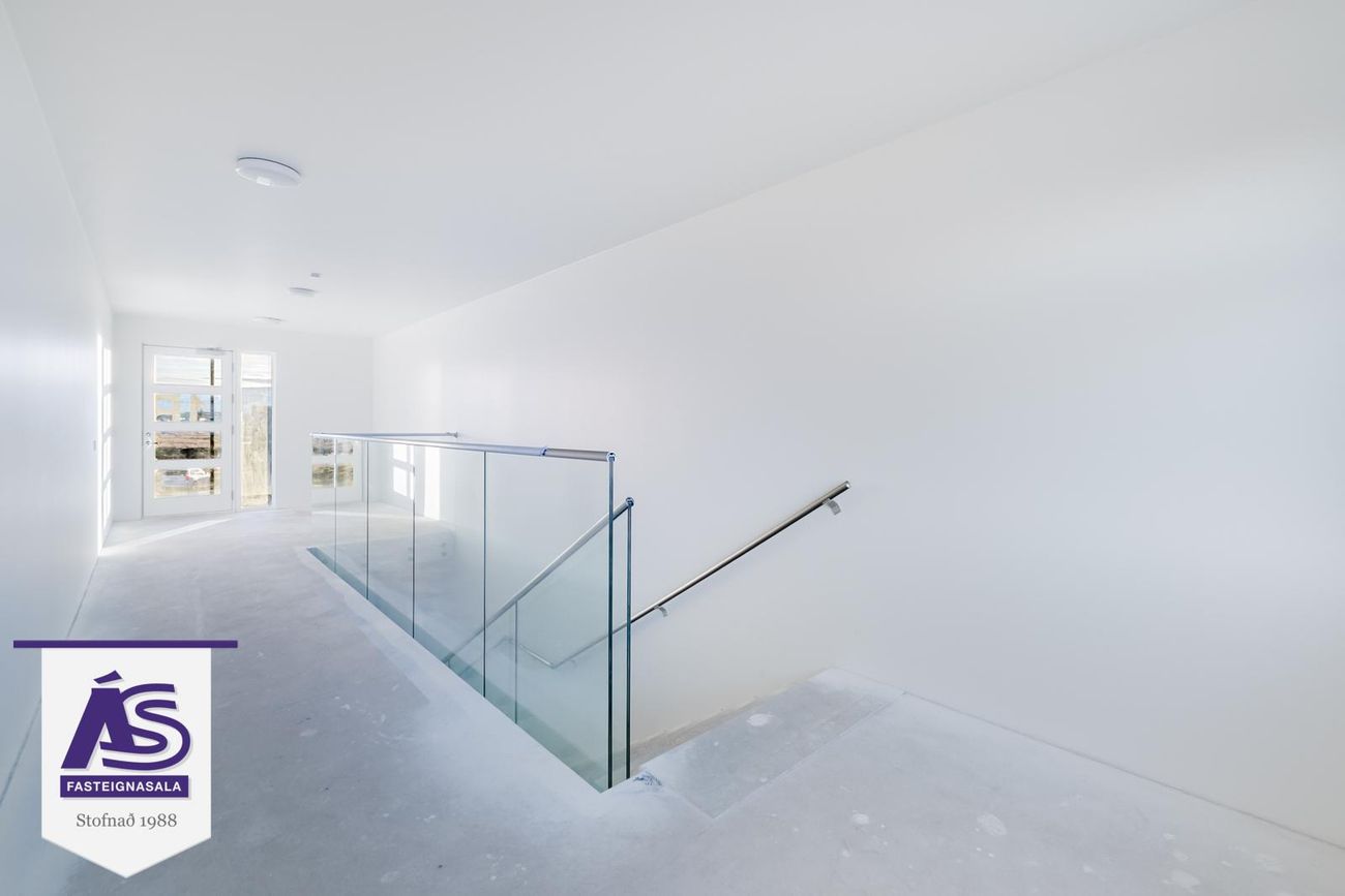 Ásvellir 1B - 0103, 301 Hval