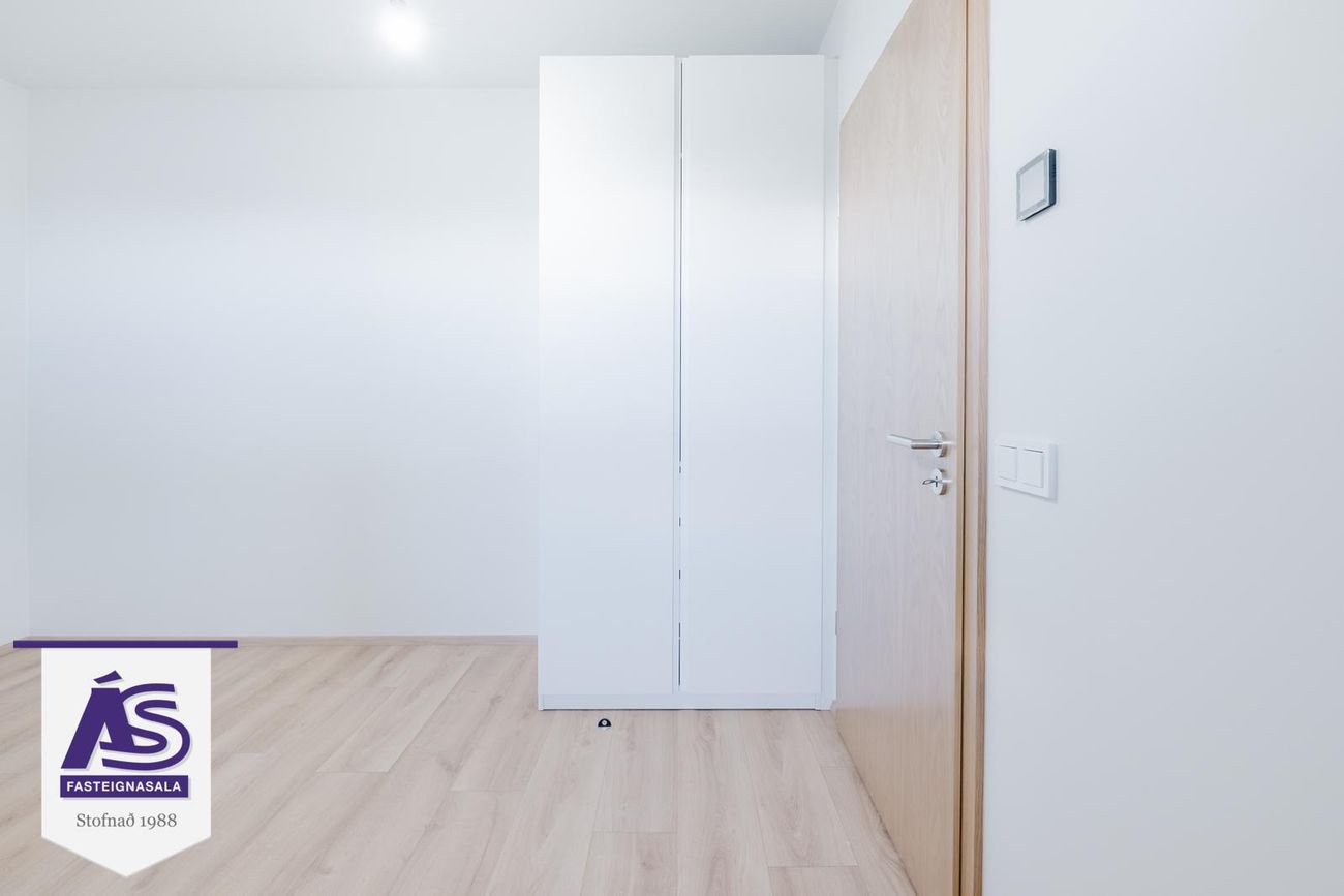 Ásvellir 1B - 0103, 301 Hval