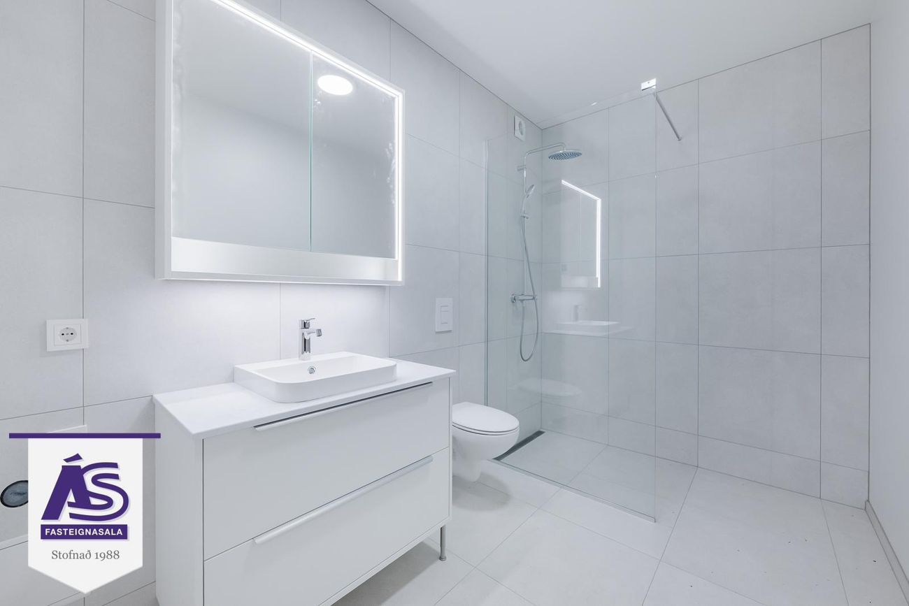 Ásvellir 1B - 0103, 301 Hval