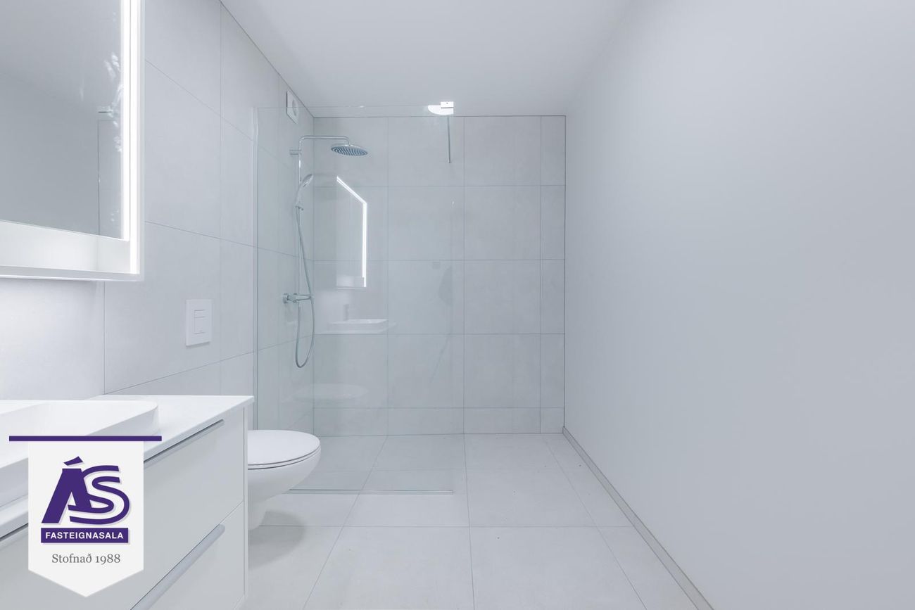 Ásvellir 1B - 0103, 301 Hval