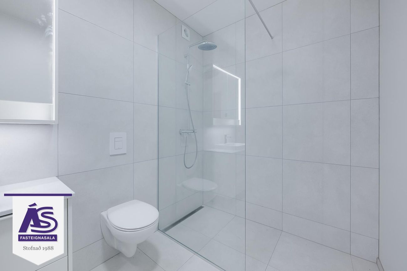 Ásvellir 1B - 0103, 301 Hval