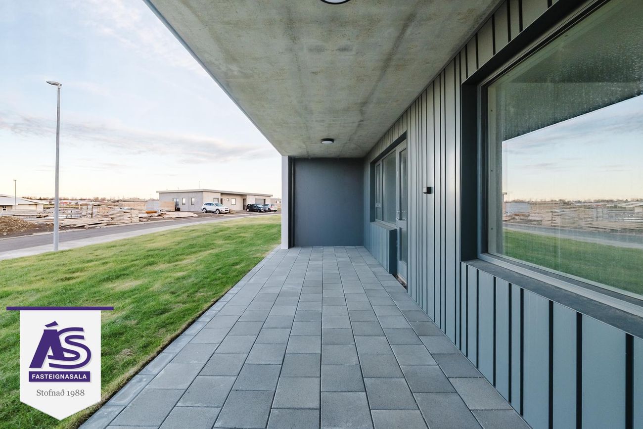 Ásvellir 1B - 0103, 301 Hval