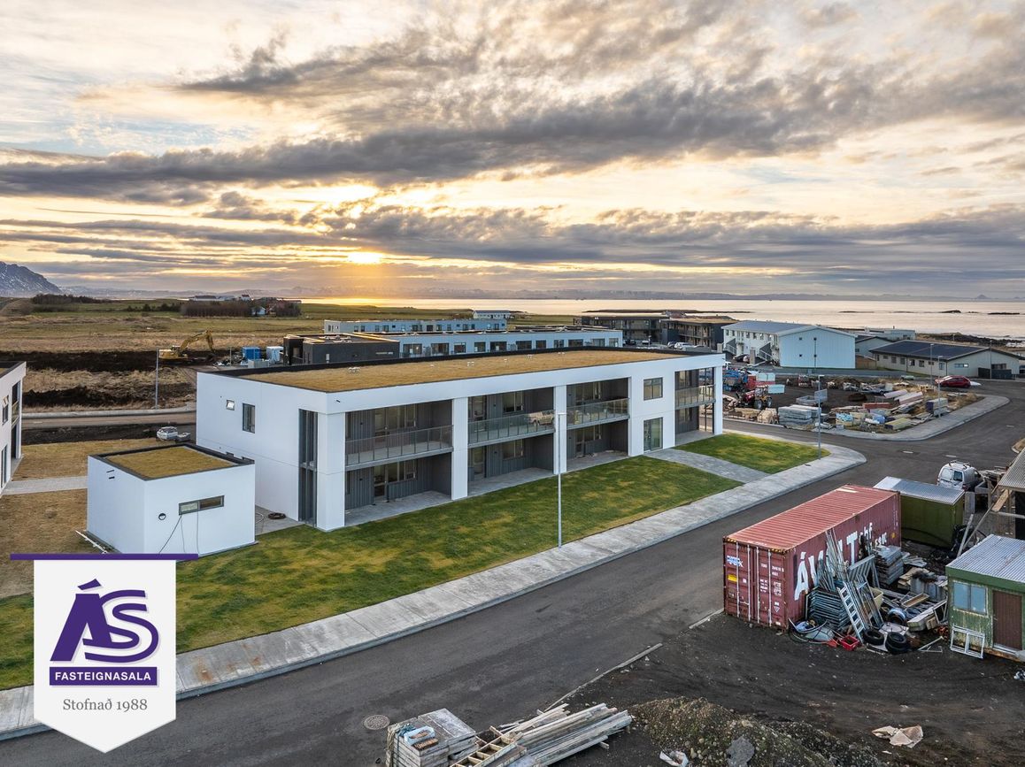 Ásvellir 1B - 0103, 301 Hval