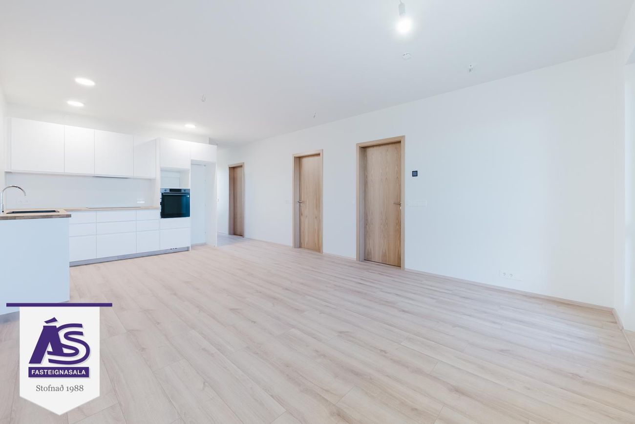 Ásvellir 1B - 0103, 301 Hval