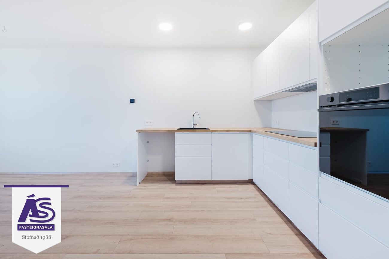 Ásvellir 1B - 0103, 301 Hval