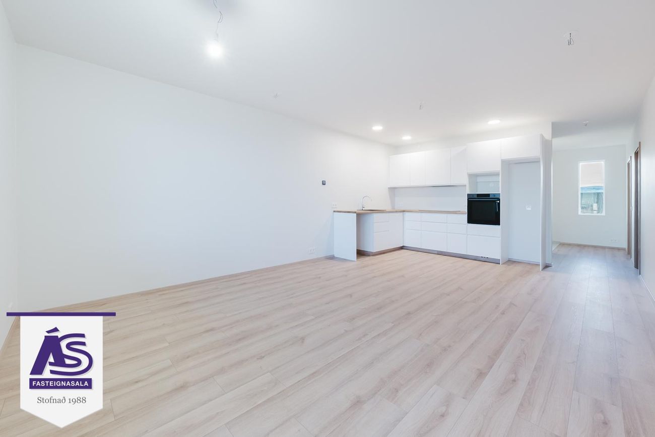 Ásvellir 1B - 0103, 301 Hval