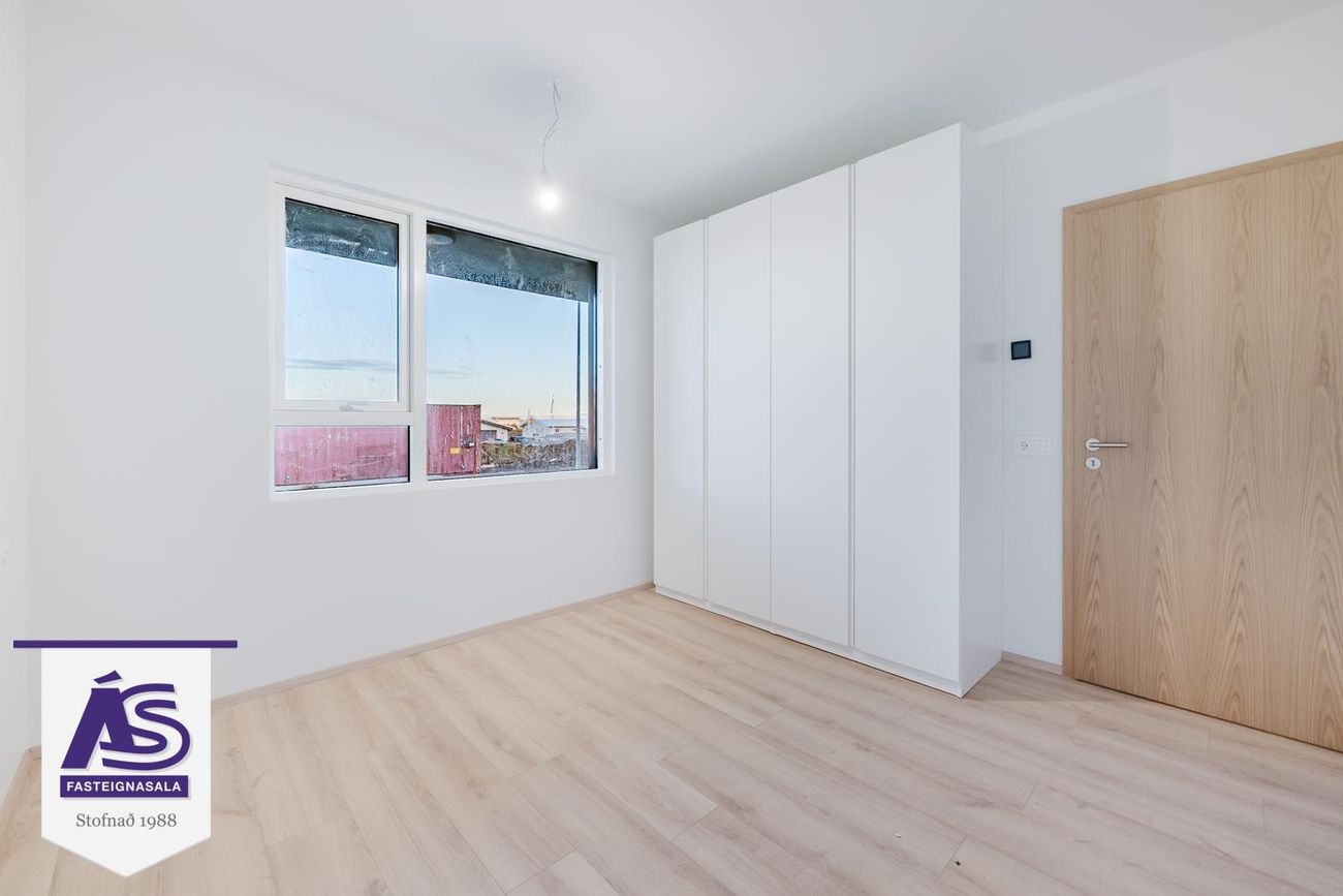 Ásvellir 1B - 0103, 301 Hval