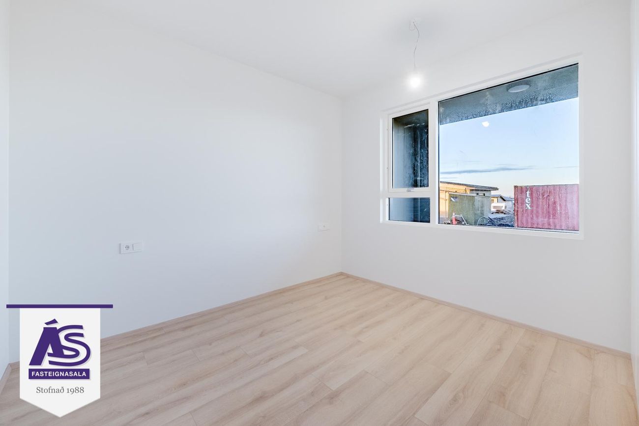 Ásvellir 1B - 0103, 301 Hval