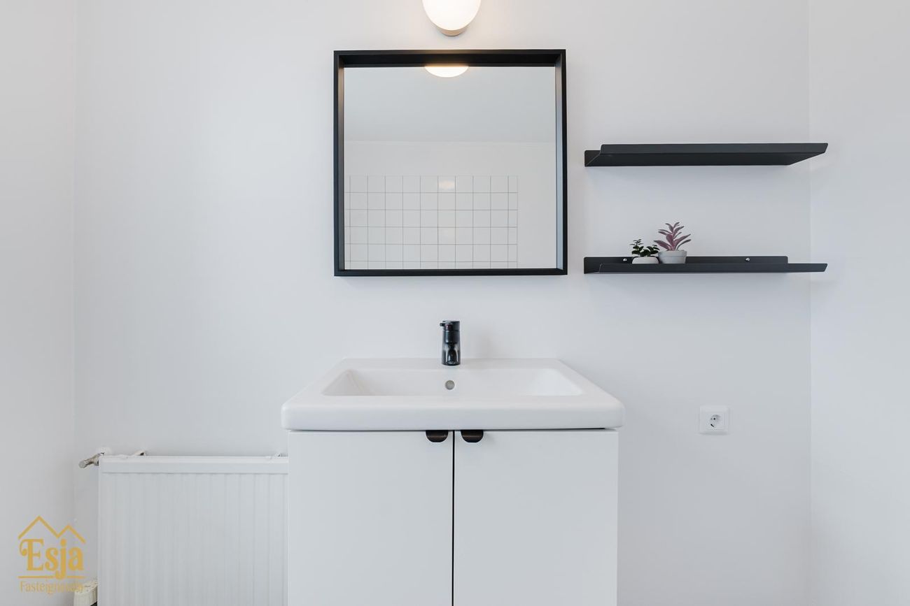 Hverfisgata 83, 101 Reykjavík