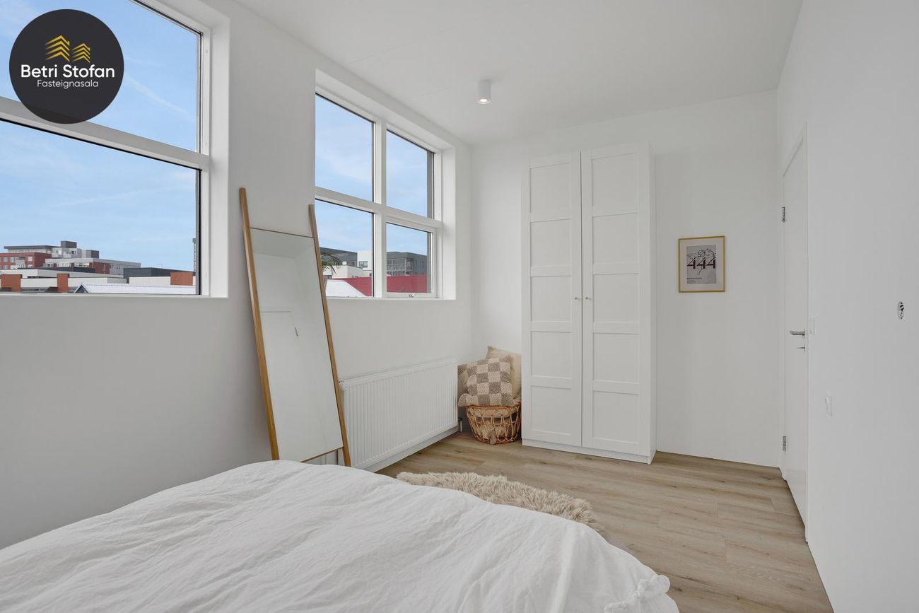 Hringbraut 119, 101 Reykjavík