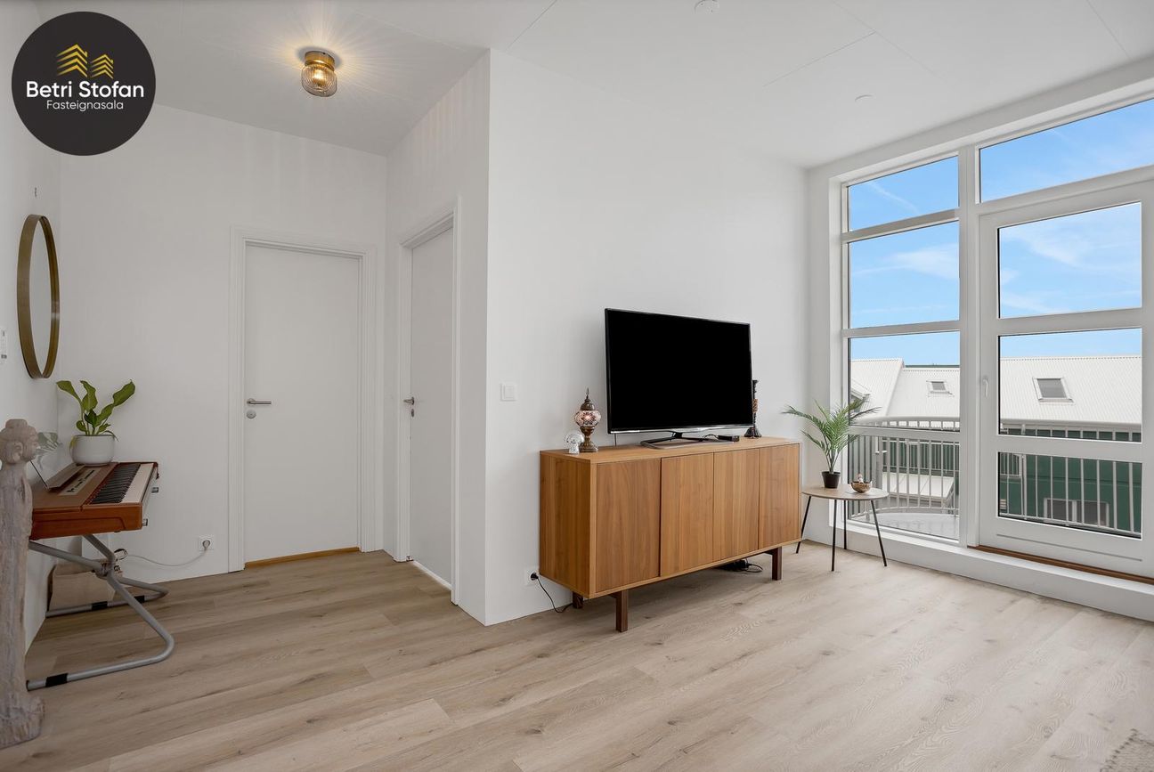 Hringbraut 119, 101 Reykjavík