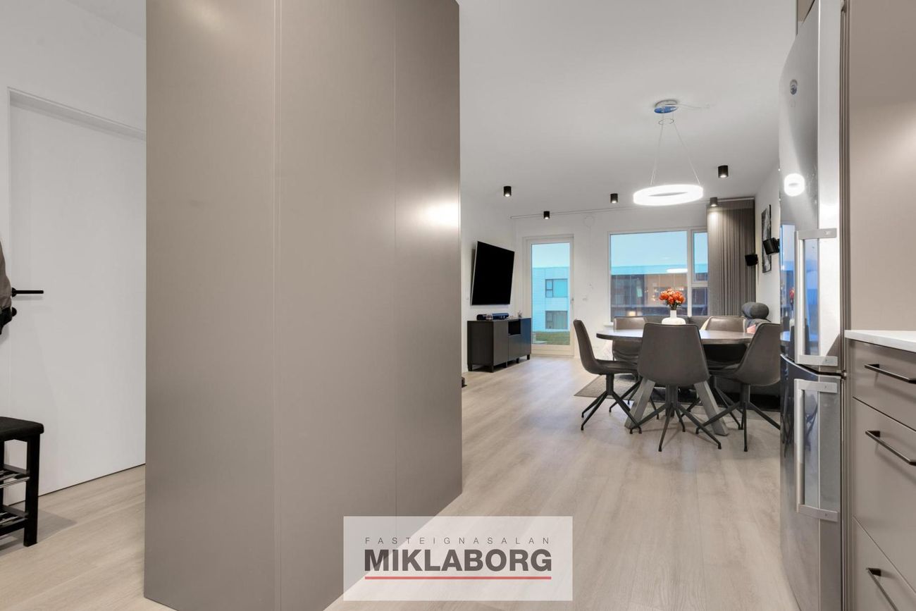 Dalsbraut 36, 260 Reykjanesbær