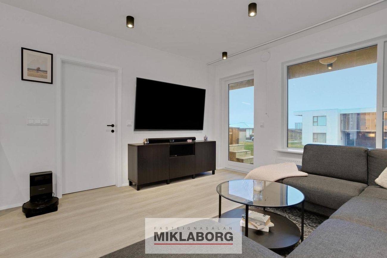Dalsbraut 36, 260 Reykjanesbær