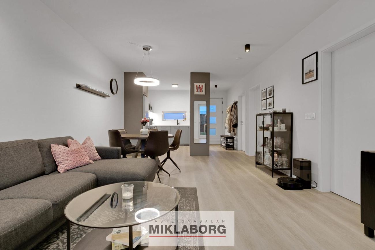 Dalsbraut 36, 260 Reykjanesbær