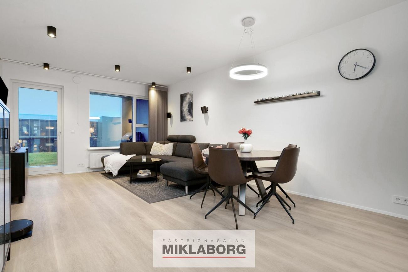 Dalsbraut 36, 260 Reykjanesbær