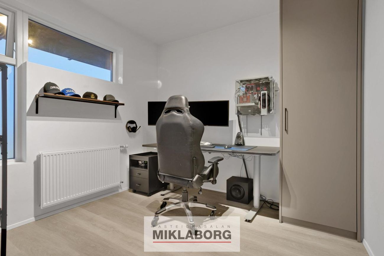 Dalsbraut 36, 260 Reykjanesbær