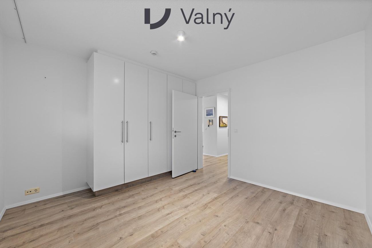 Vallarbraut 6, 260 Reykjanesbær