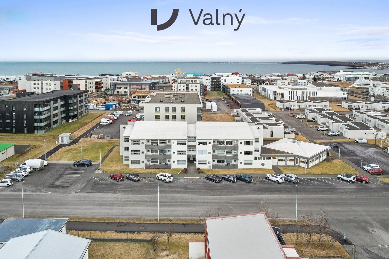 Vallarbraut 6, 260 Reykjanesbær