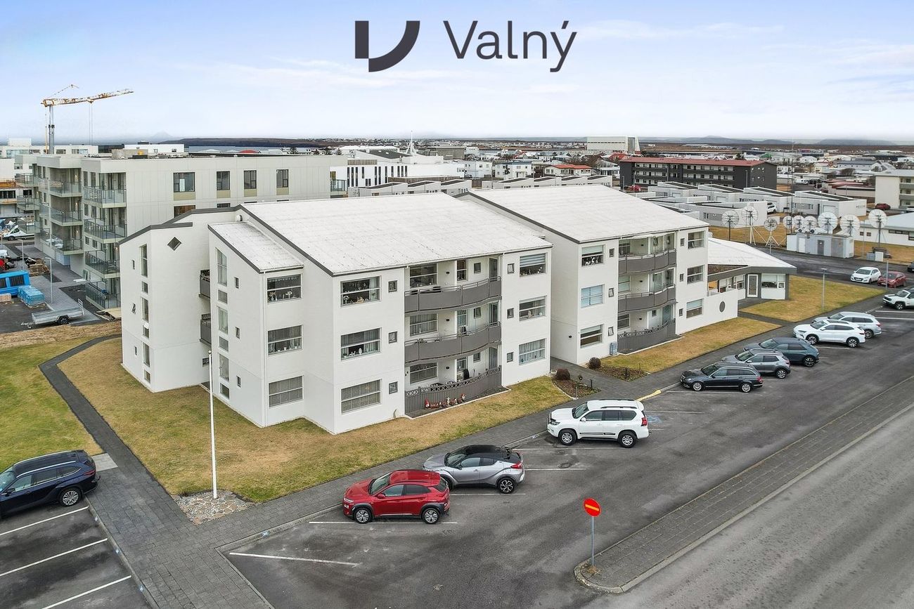 Vallarbraut 6, 260 Reykjanesbær