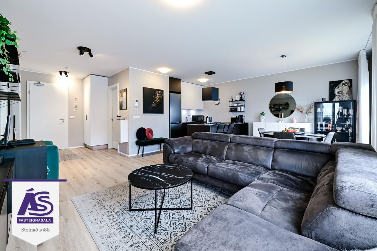Hádegisskarð 2, 221 Hafnarfjörður