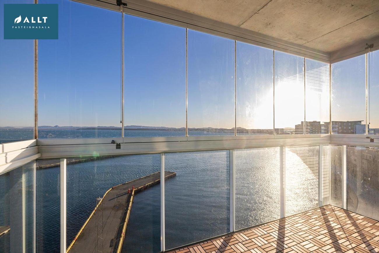 Víkurbraut 17, 230 Reykjanesbær