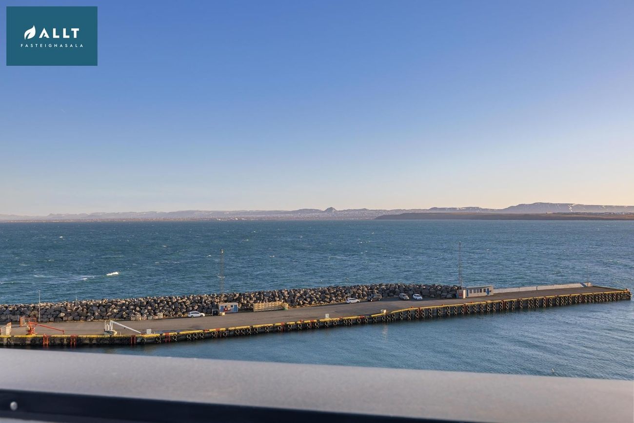 Víkurbraut 17, 230 Reykjanesbær