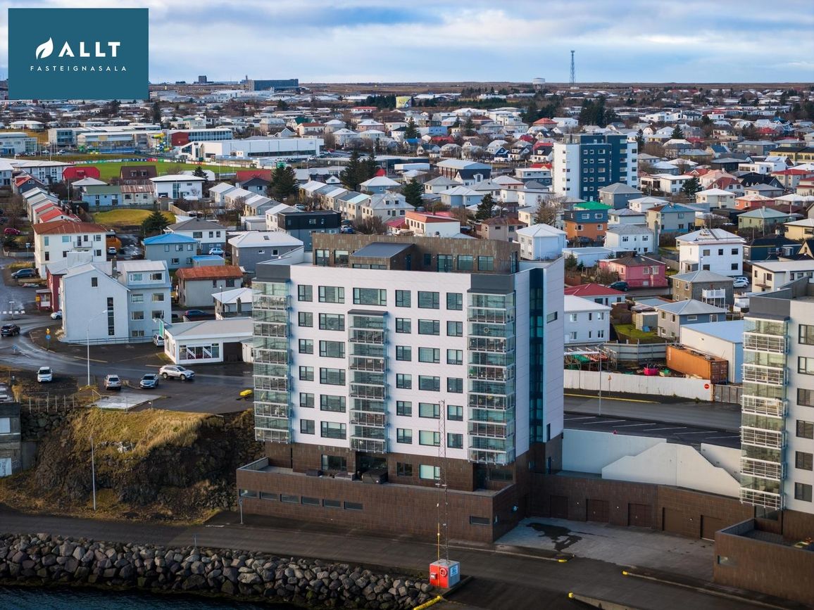 Víkurbraut 17, 230 Reykjanesbær