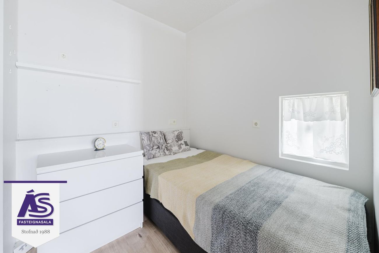 Sólvangsvegur 1, 220 Hafnarfjörður