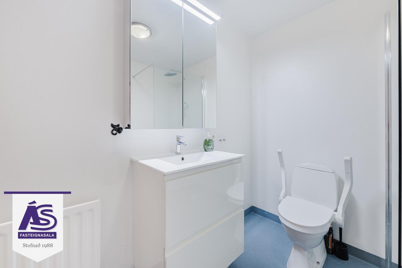 Sólvangsvegur 1, 220 Hafnarfjörður