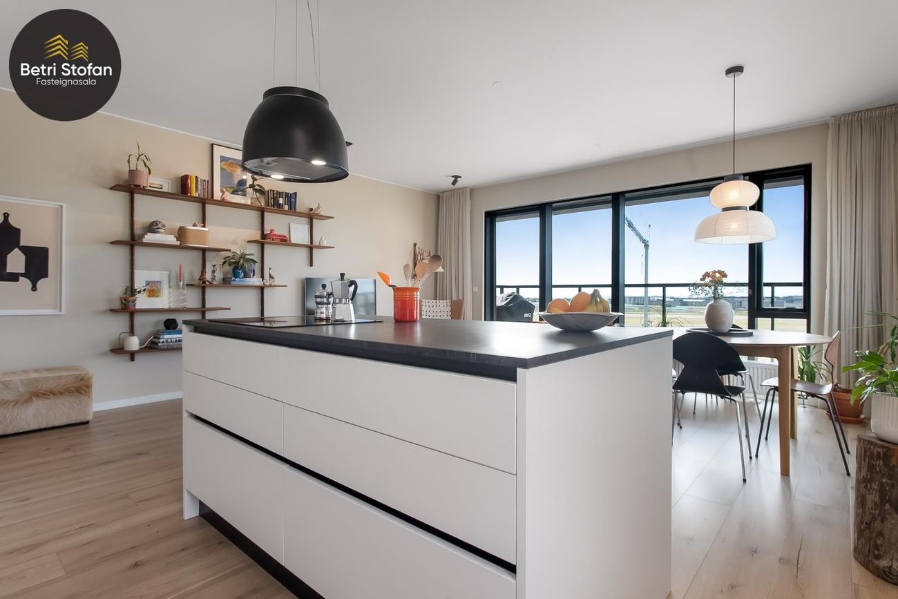 Smyrilshlíð 1, 102 Reykjavík