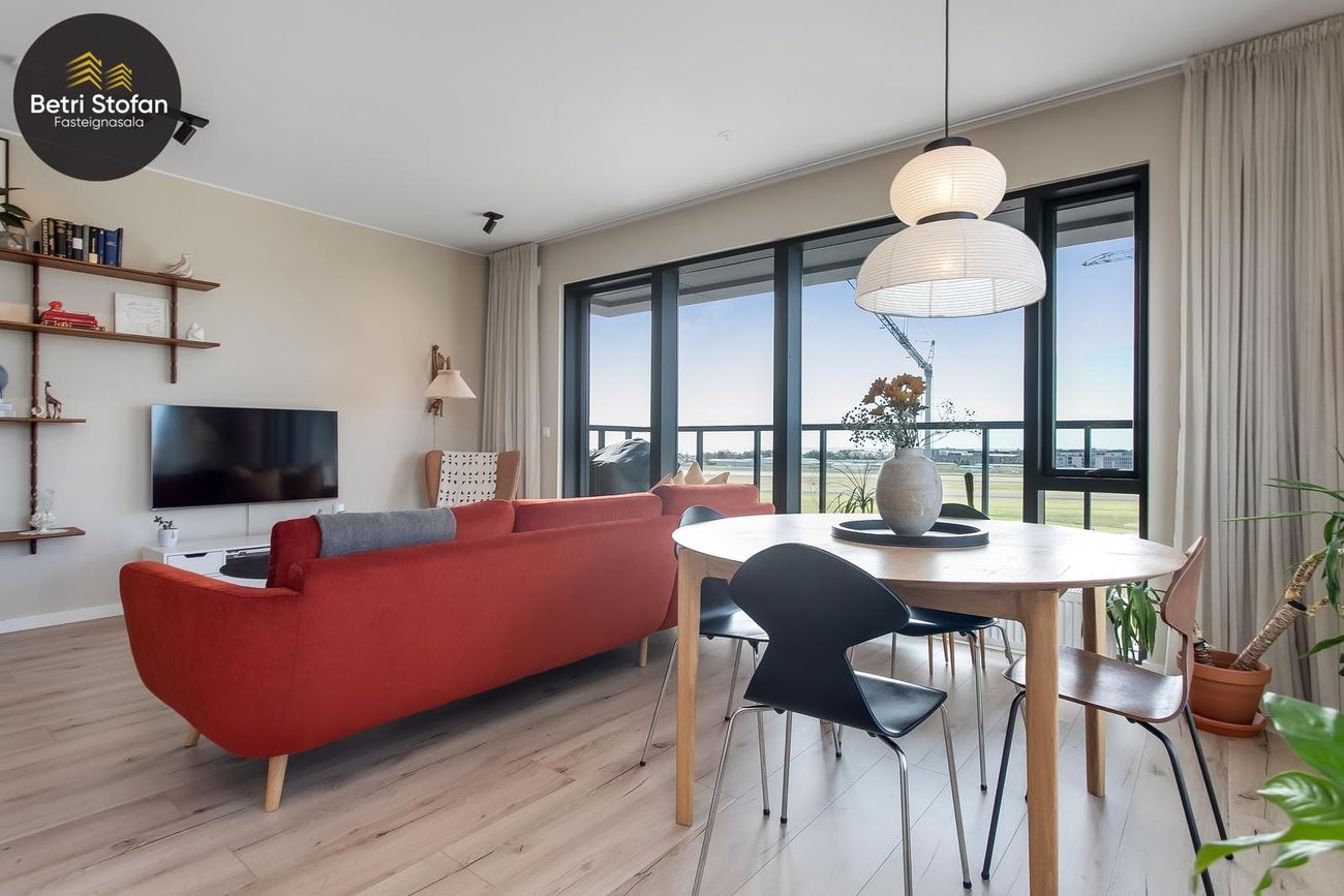Smyrilshlíð 1, 102 Reykjavík