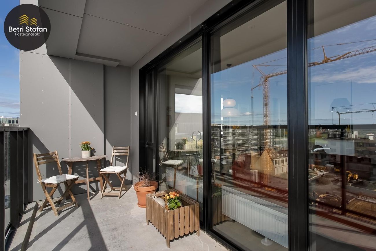 Smyrilshlíð 1, 102 Reykjavík