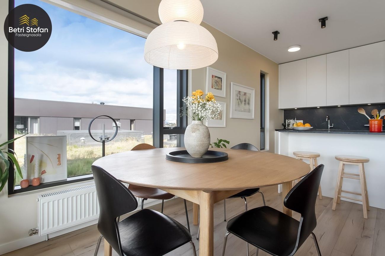 Smyrilshlíð 1, 102 Reykjavík