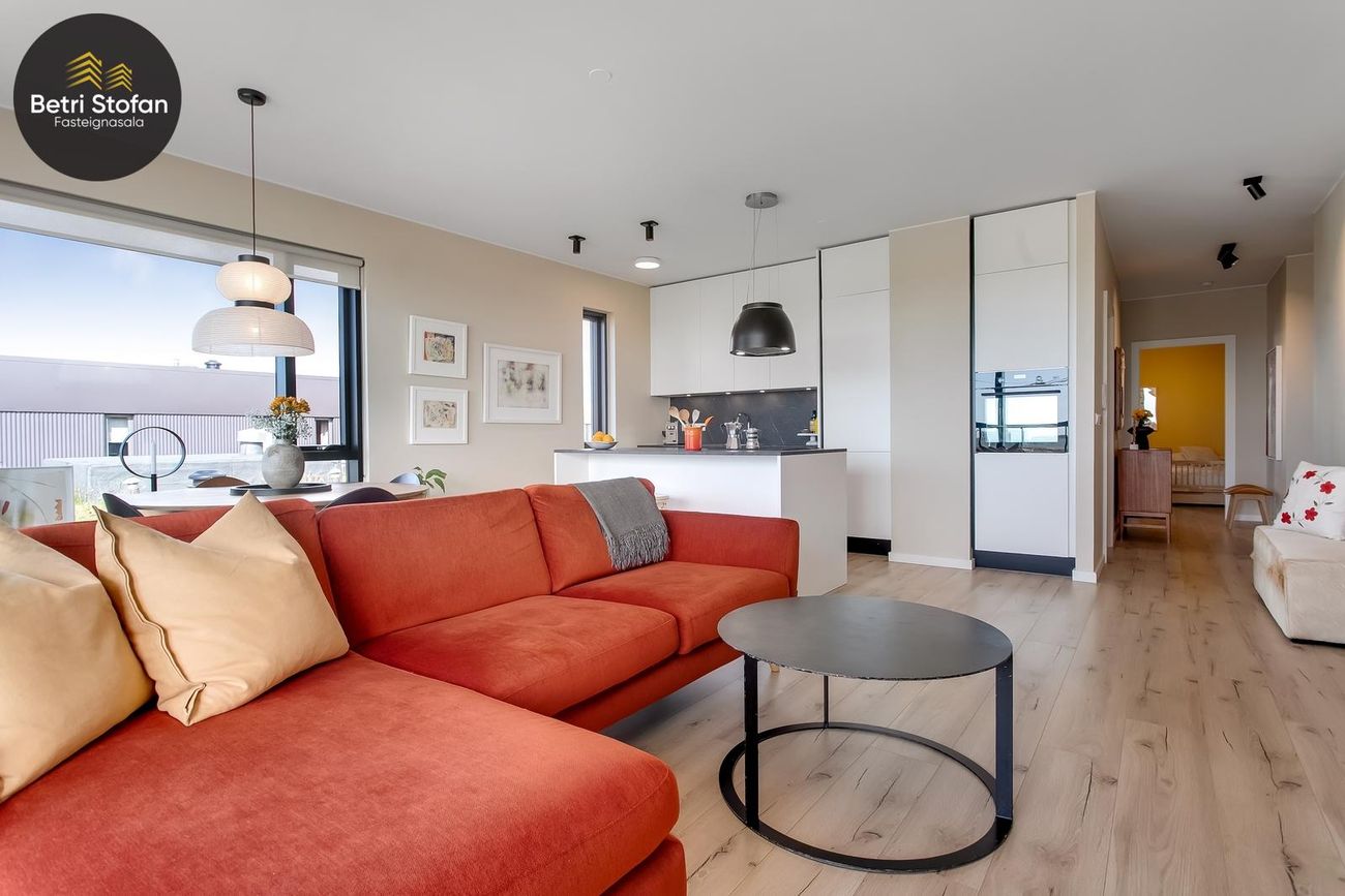 Smyrilshlíð 1, 102 Reykjavík