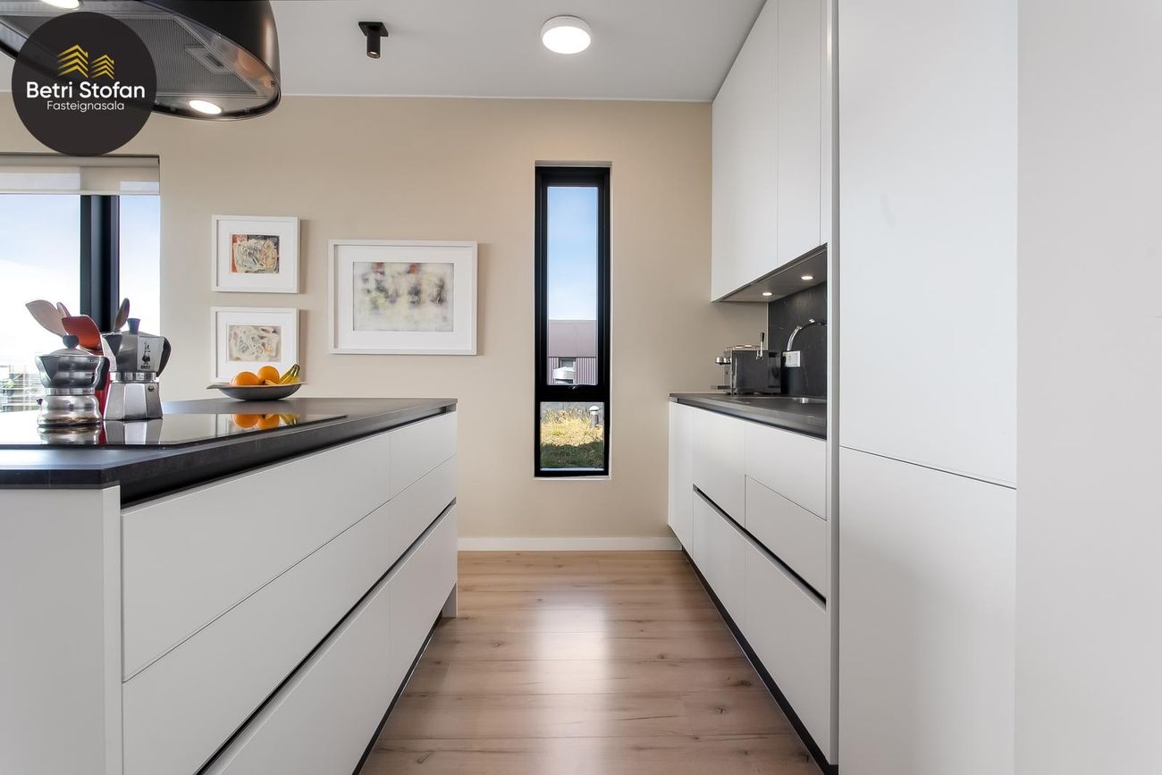 Smyrilshlíð 1, 102 Reykjavík